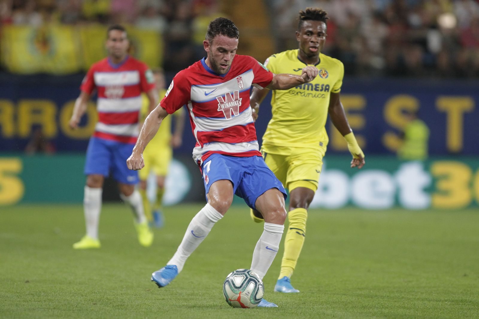 Quini seguirá como rojiblanco hasta 2023