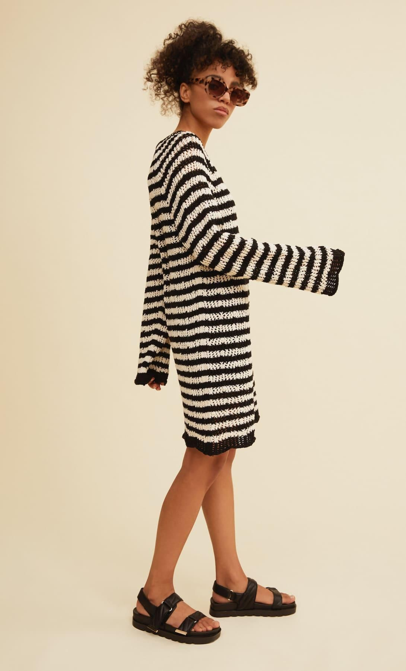 El vestido de crochet de rayas marineras de Stradivarius.