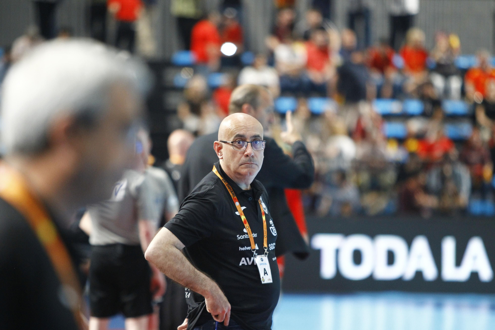 Imágenes del España-Dinamarca de la EHF Euro Cup de balonmano, en Almería