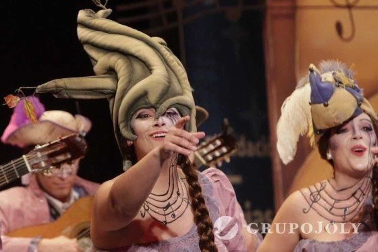 Óyeme.

Foto: Lourdes de Vicente · Fito Carreto