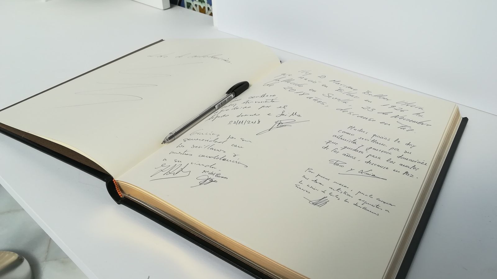 El libro de condolencias por la muerte de Bellver.