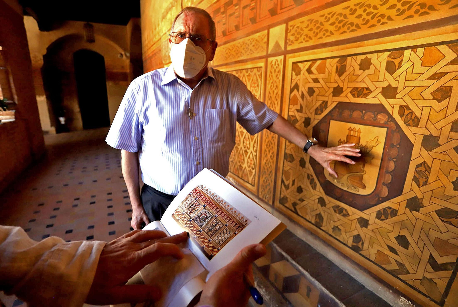 Estado de deterioro en el que se encuentra las pinturas murales del patio mudéjar de La Rábida.