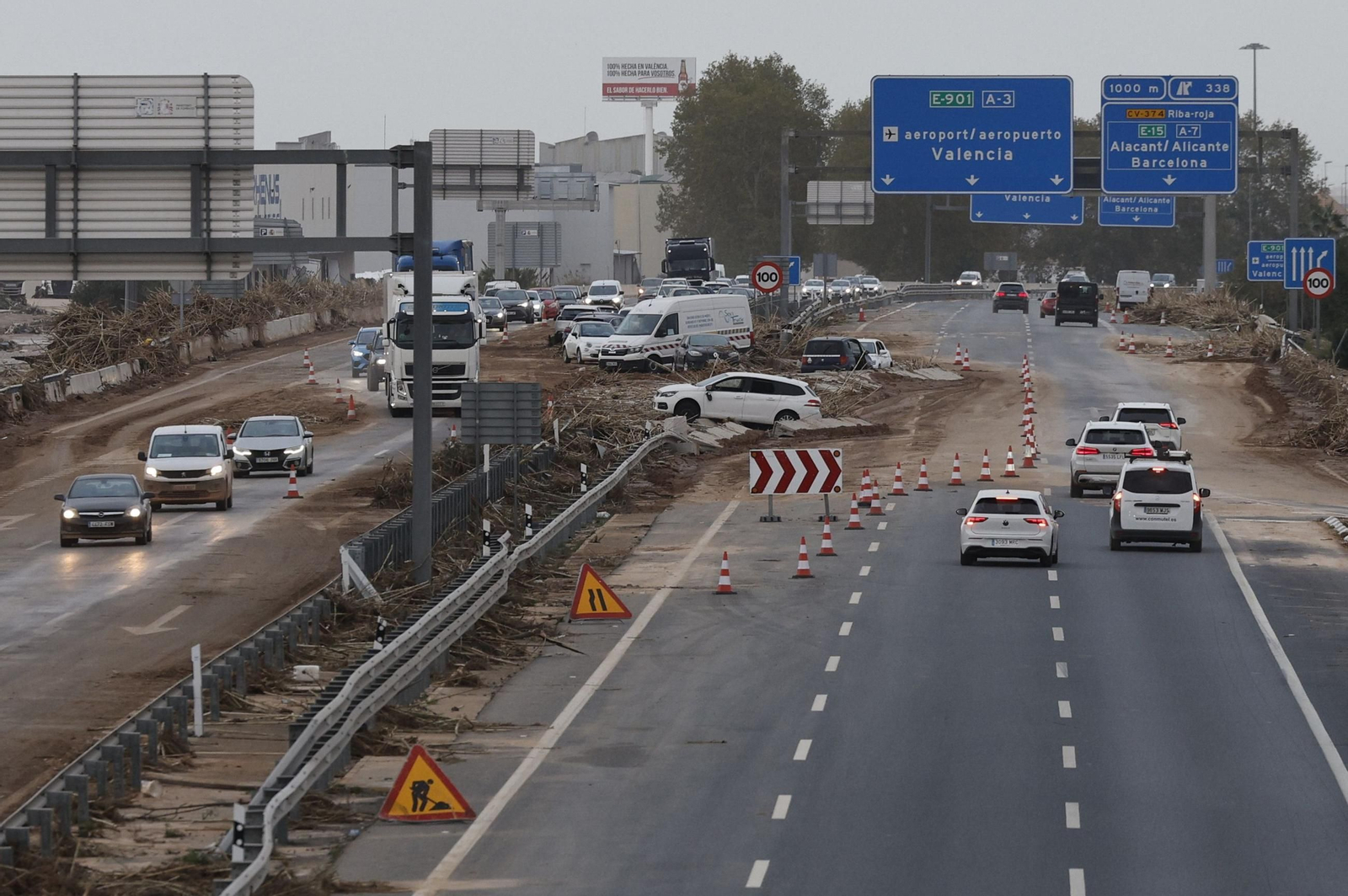 Galería de imágenes: Valencia busca luz en el tunel tras la catástrofe de la Dana