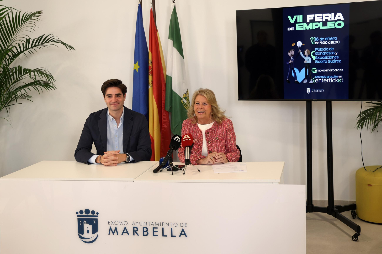 La alcaldesa, Ángeles Muñoz, y el asesor de Empleo, Alejandro Freijo. La alcaldesa, Ángeles Muñoz, y el asesor de Empleo, Alejandro Freijo.