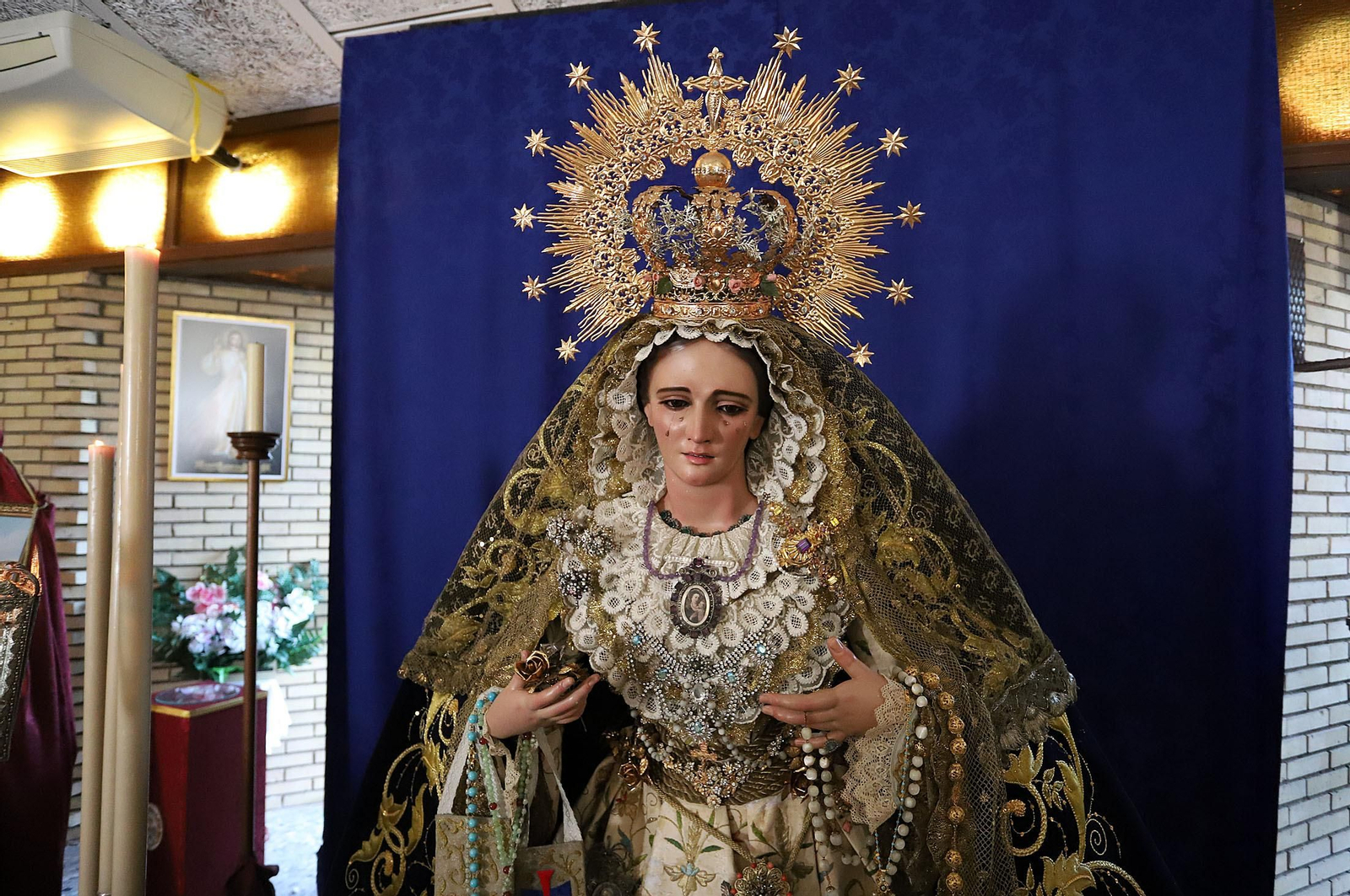Bendición de María Santísima de la Trinidad en la iglesia de la Sagrada Familia