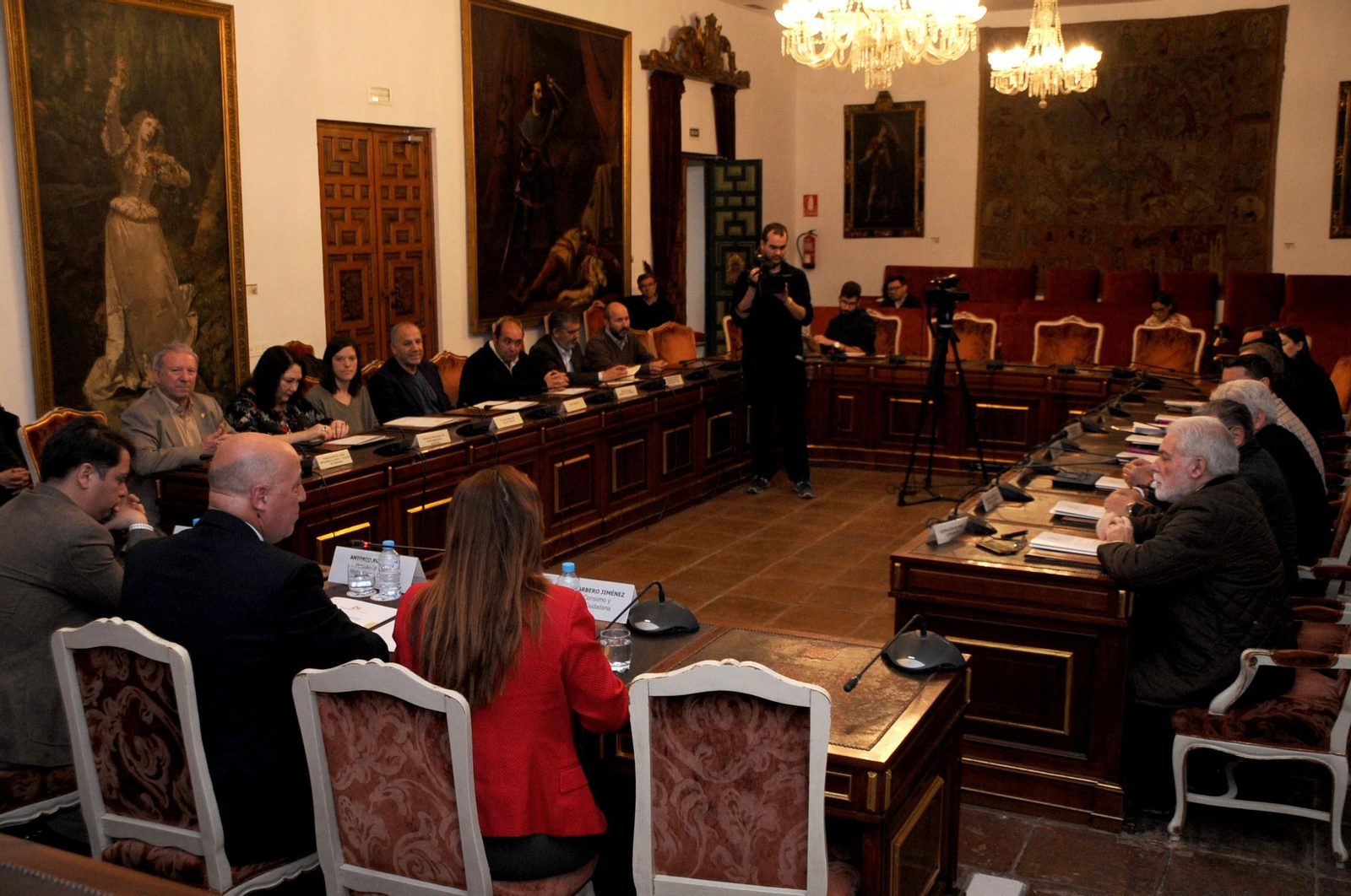 Un momento de la firma de los convenios en la Diputación