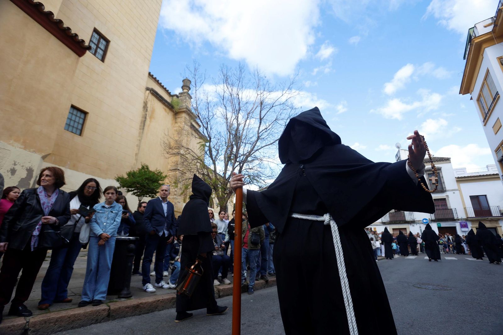 La procesión de la Universitaria en este Martes Santo de Córdoba, en imágenes