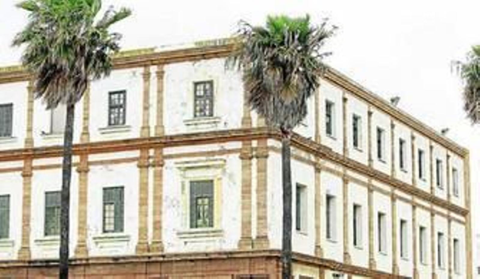 Parte del edificio de Valcárcel, catalogado Bien de Interés Cultural.