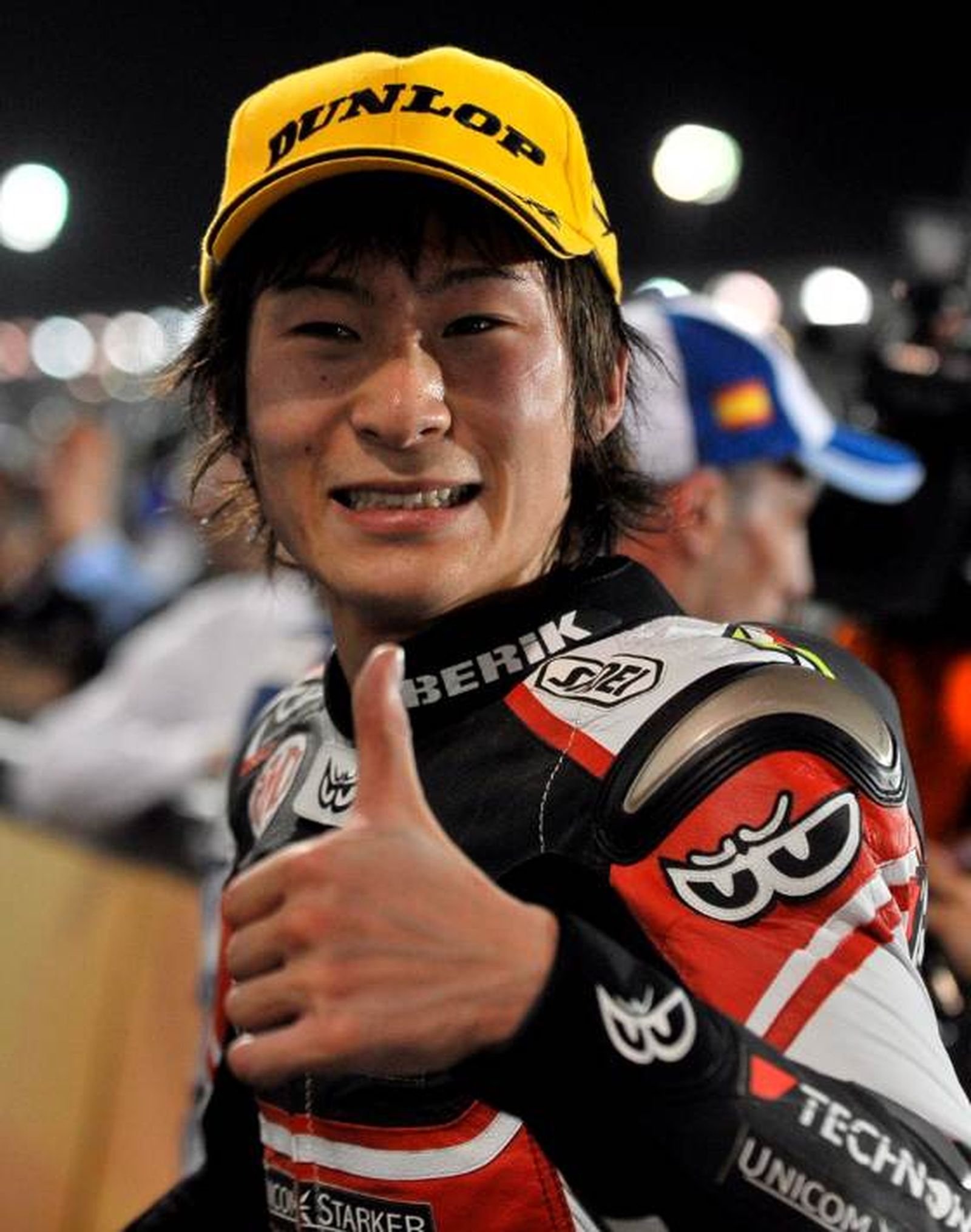 El japonés Shoya Tomizawa celebra la victoria de la prueba inaugural de la nueva categoría

Foto: Agencias