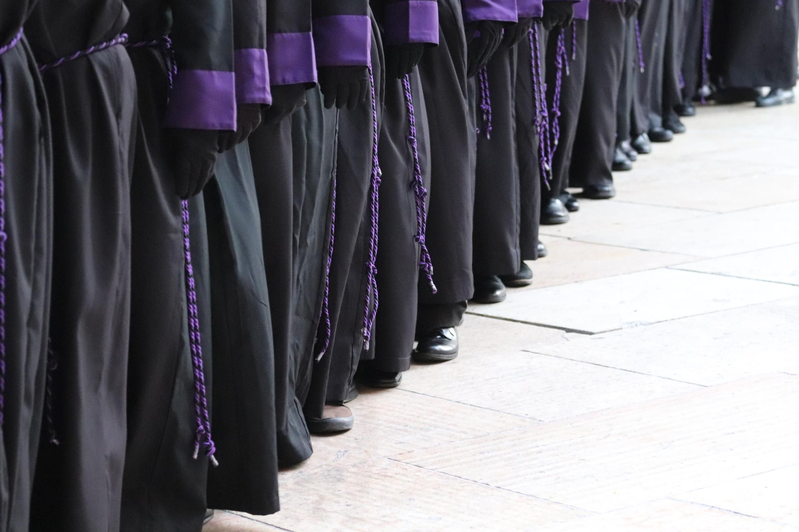 Crucifixión en el Lunes Santo en Málaga, en fotos