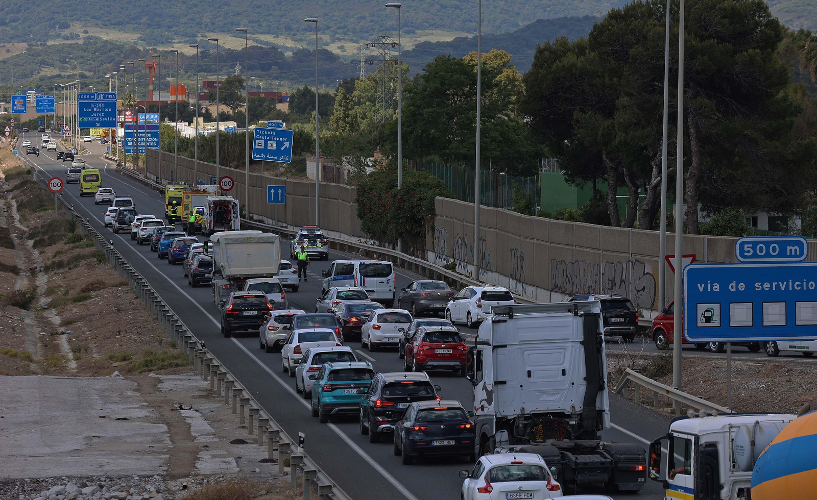 Accidente y atasco en la A-7 a la altura de Palmones. Accidente y atasco en la A-7 a la altura de Palmones.