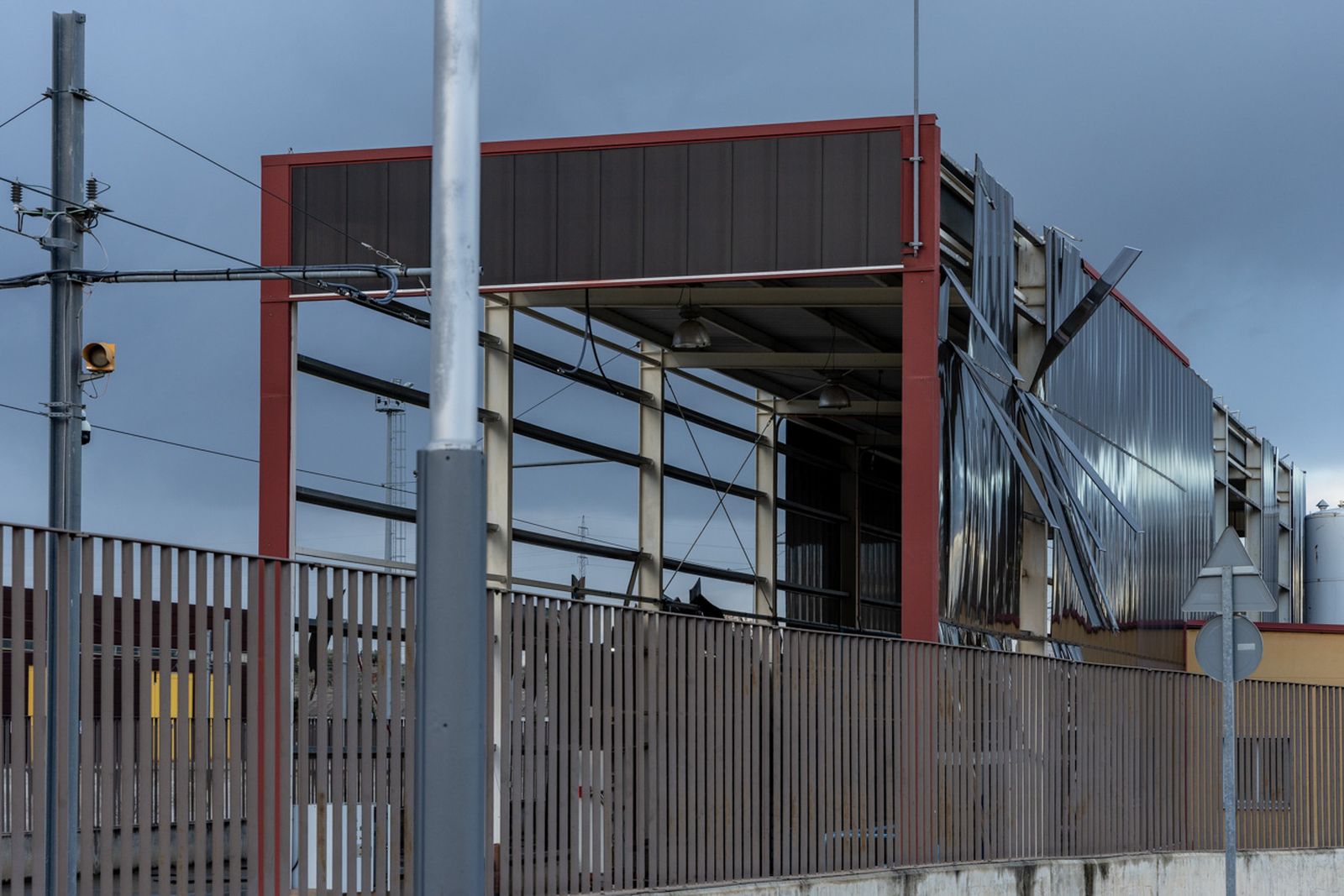 Las fuertes rachas de viento de la borrasca Leonardo dejan estas imágenes en Jaén