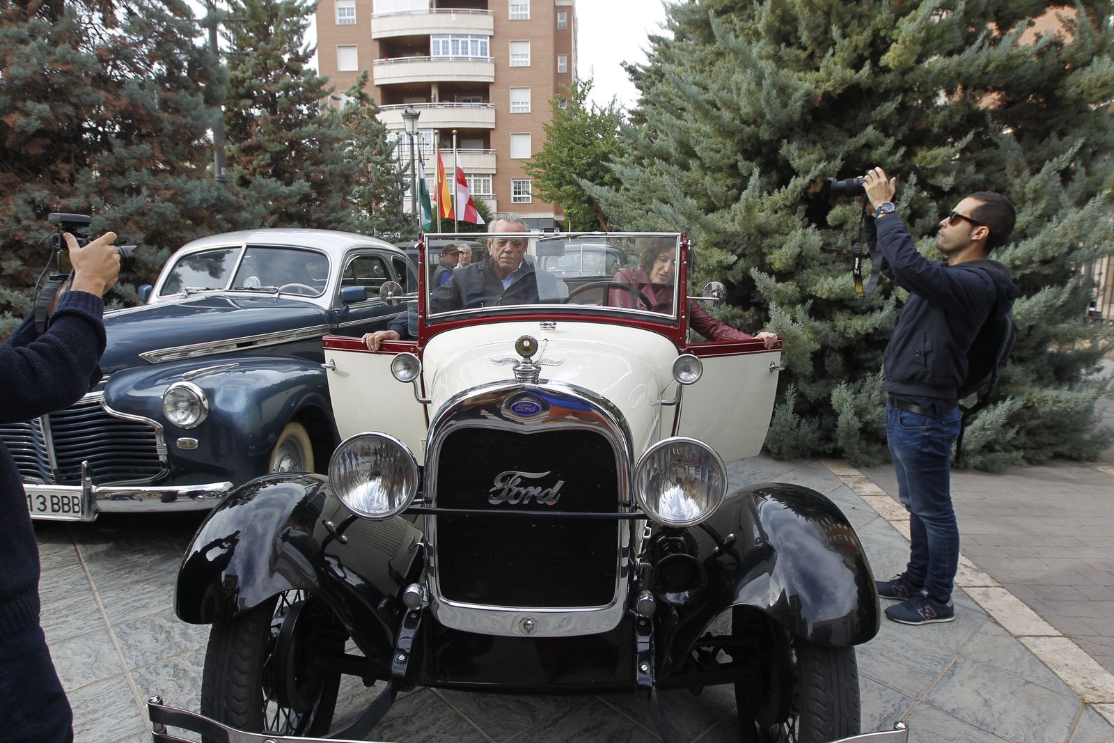 Fotogalería presentación XXX Ruta Vehículos Antiguos. Alcaldía de Almería