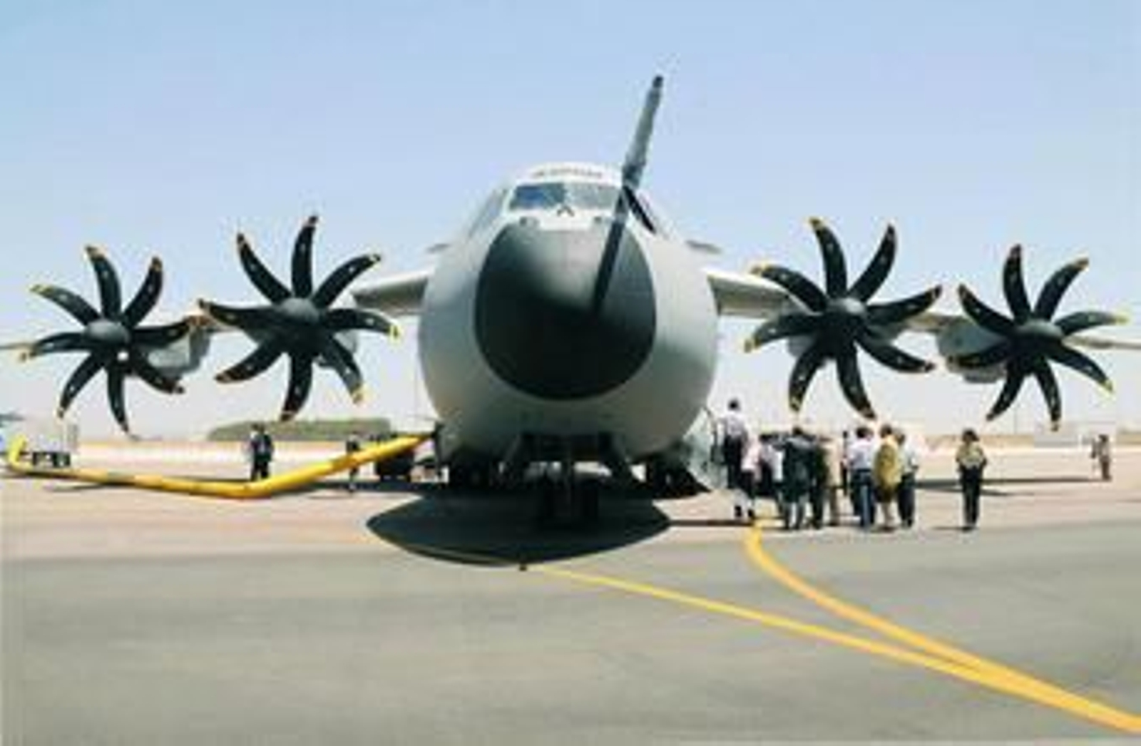 IEl avión de transporte militar de EADS, el A400M, durante su presentación en Sevilla, en junio de 2008.