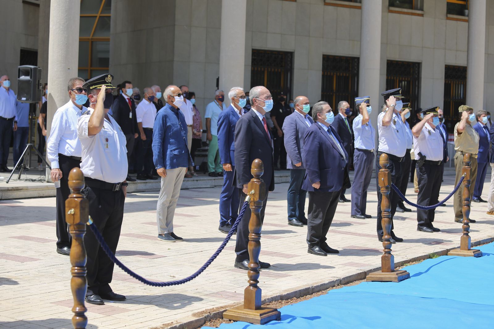 Fotos de la escultura que rinde homenaje a los policías fallecidos en Málaga