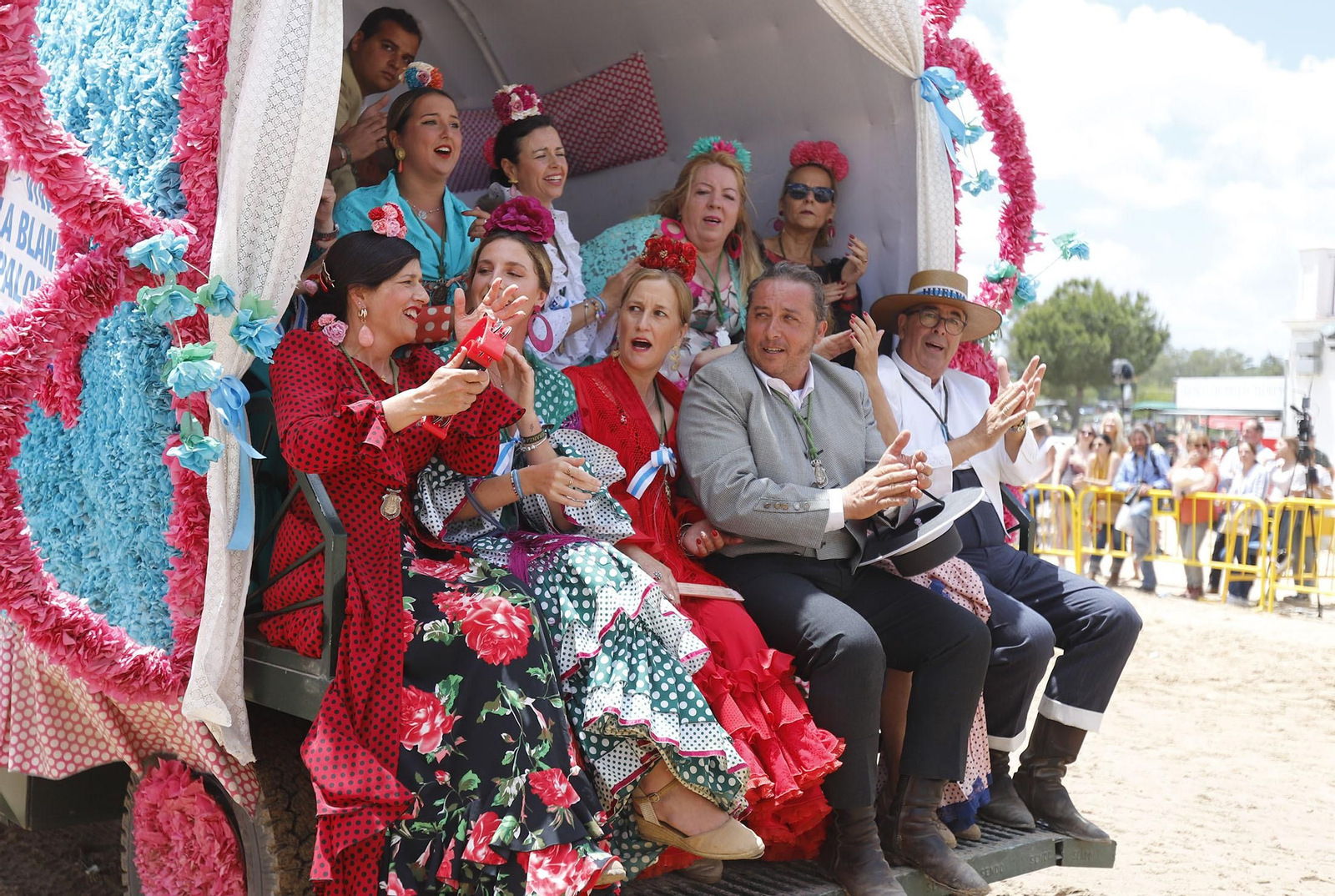 Presentación de la Hermandad de Huelva ante la Blanca Paloma