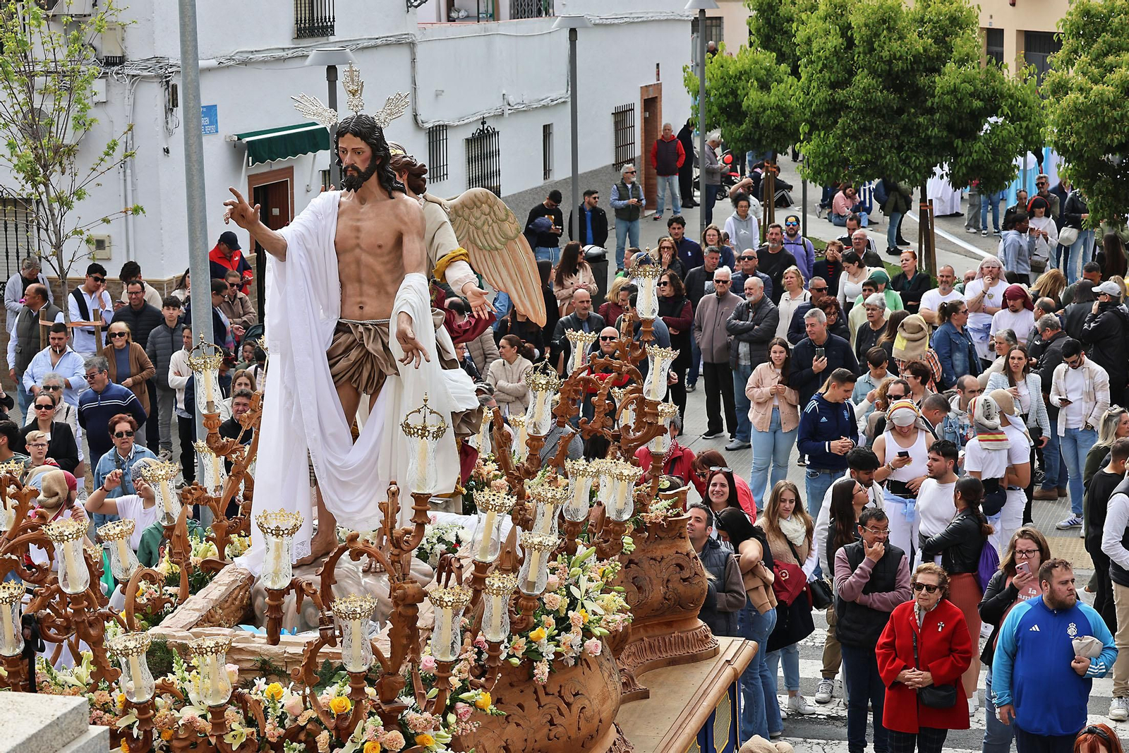 Imágenes de El Resucitado por el barrio de La Hispanidad