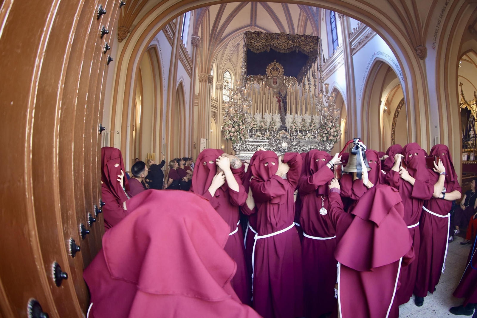 Salud el Domingo de Ramos en Málaga, en imágenes