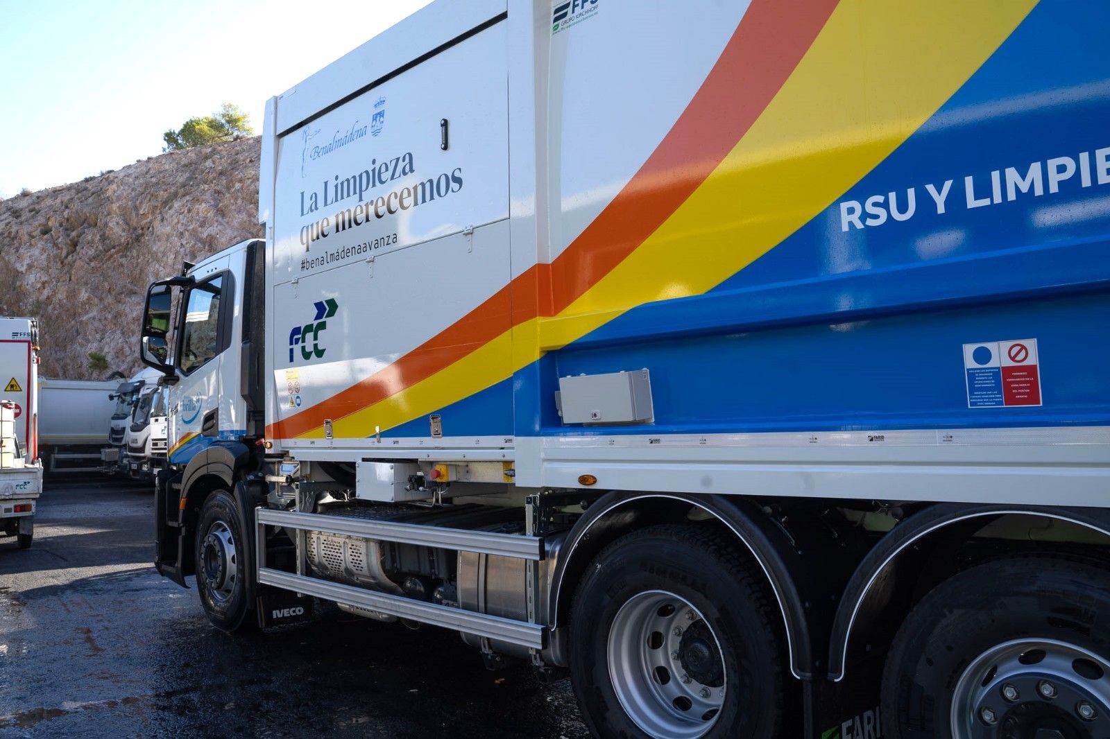 El nuevo camión de carga lateral.