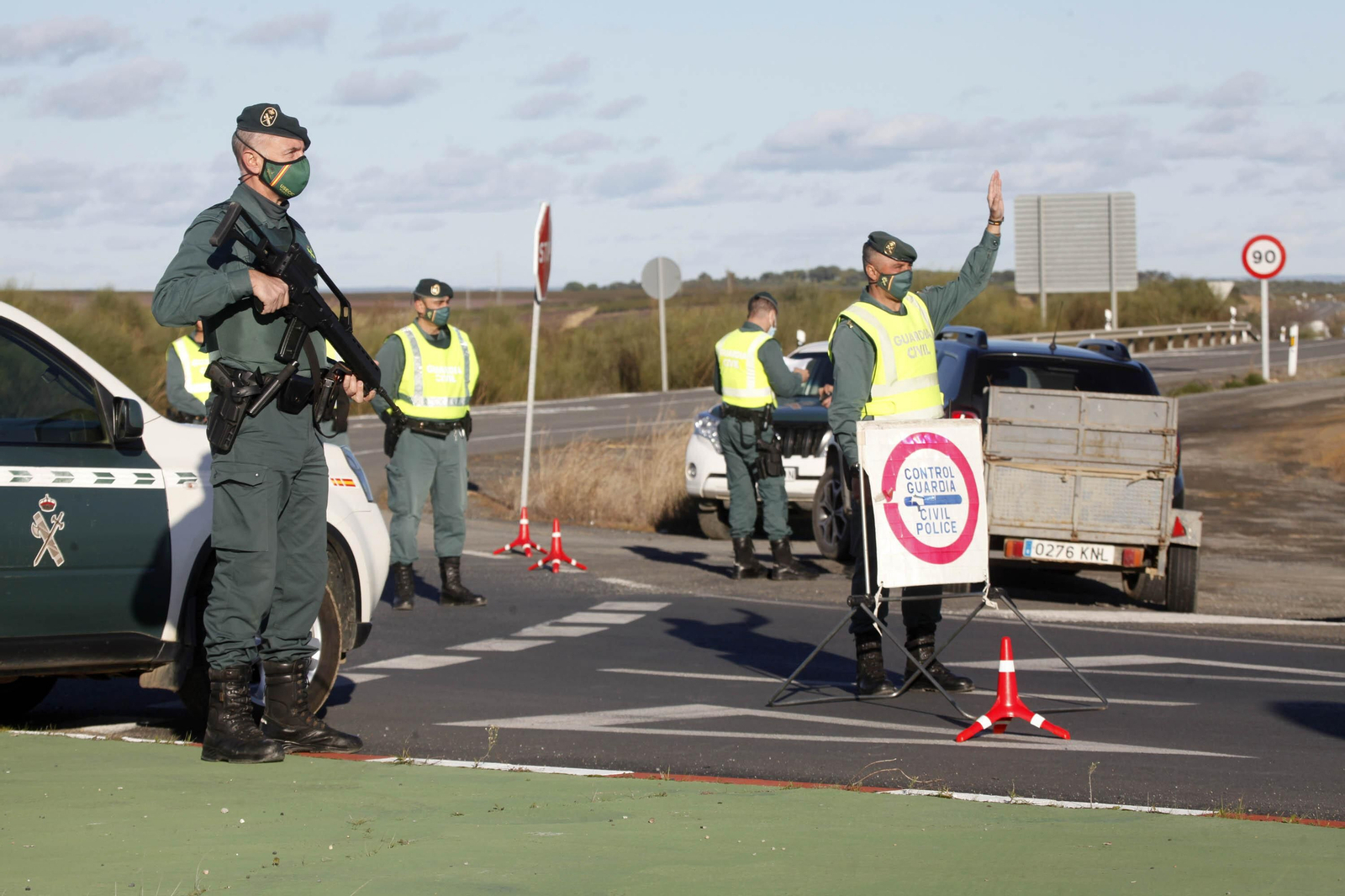 Controles de la Guardia Civil en los accesos a la costa de Huelva