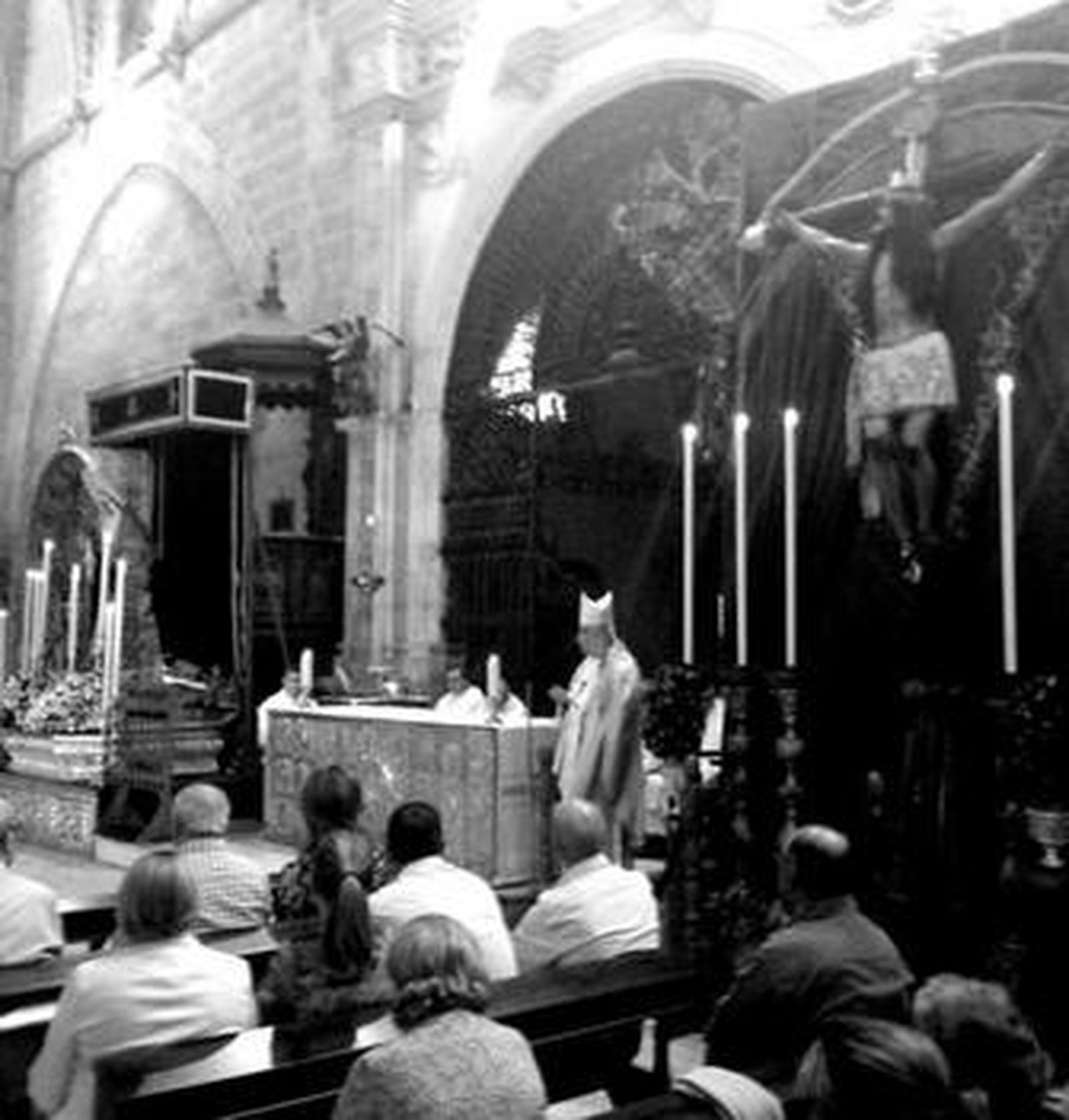 El Cristo y El Valle, en Santo Domingo durante los cultos extraordinarios celebrados en este templo.