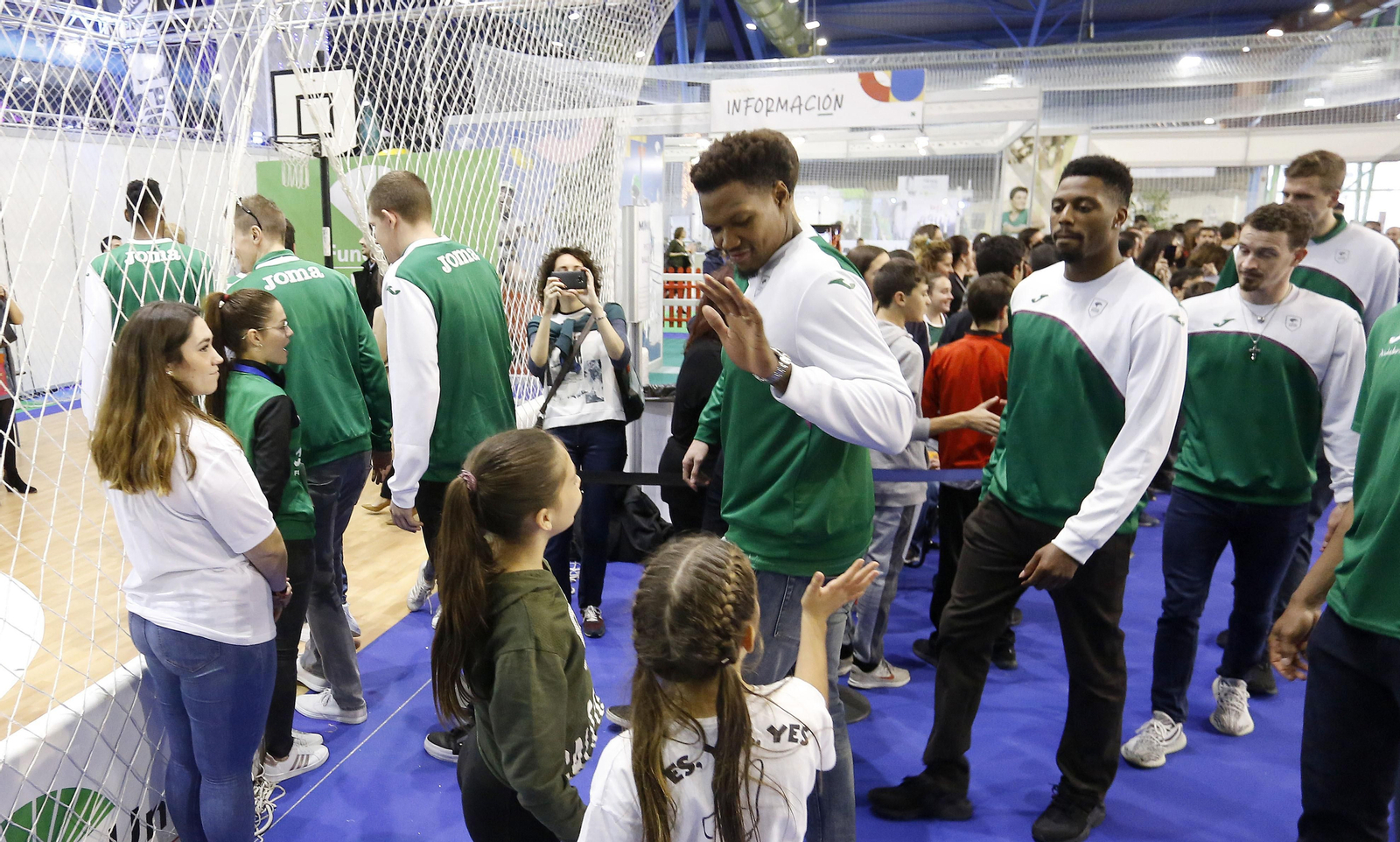 Las fotos de la visita del Unicaja al MIMA.