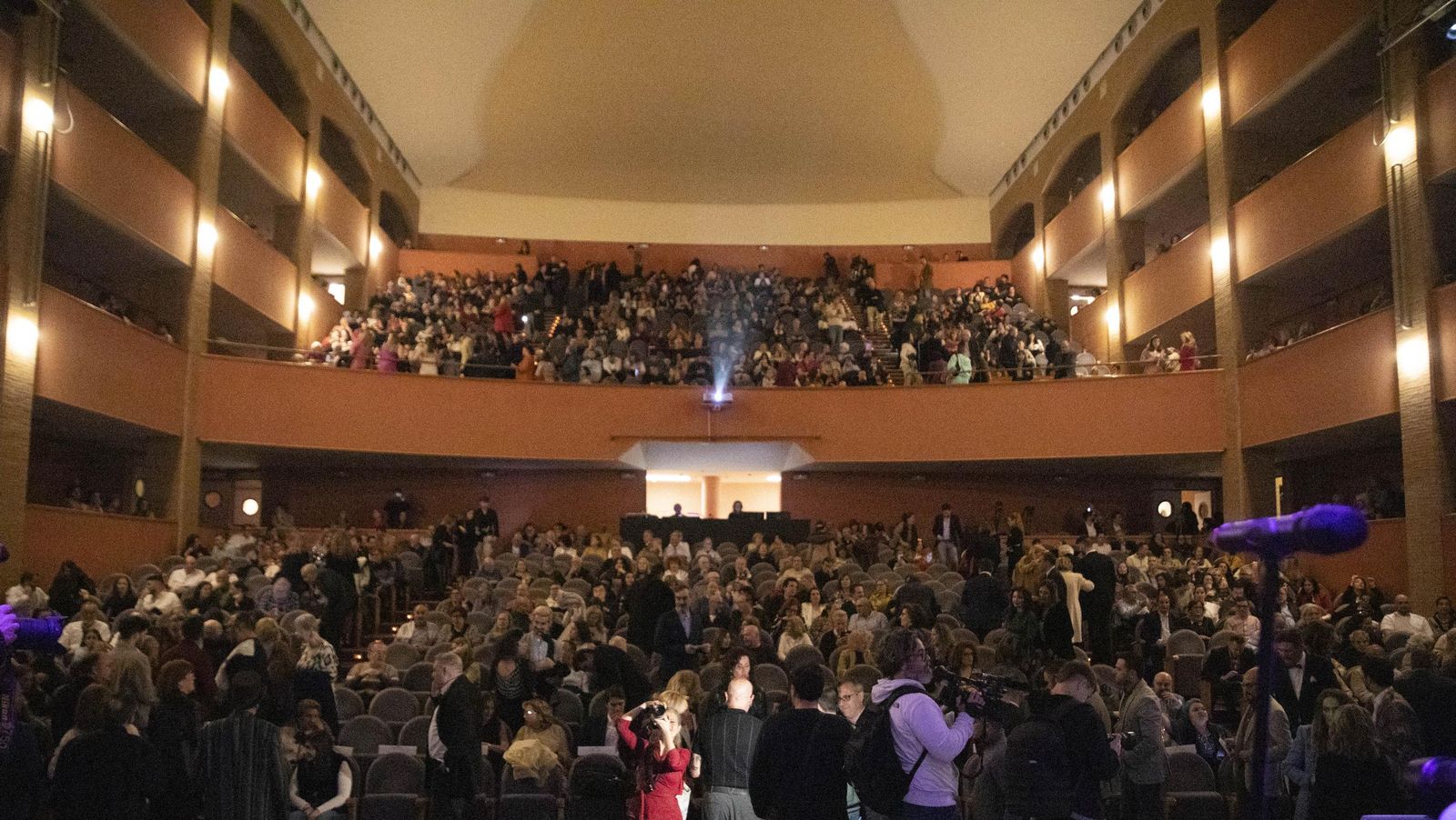El estreno en Almería del largometraje documental "Concha Robles", en imágenes