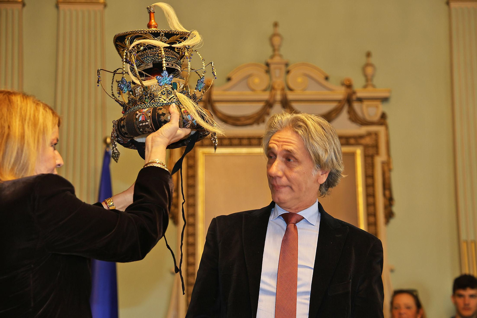 Sus Majestades Los Reyes Magos son coronados en el Ayuntamiento de Huelva