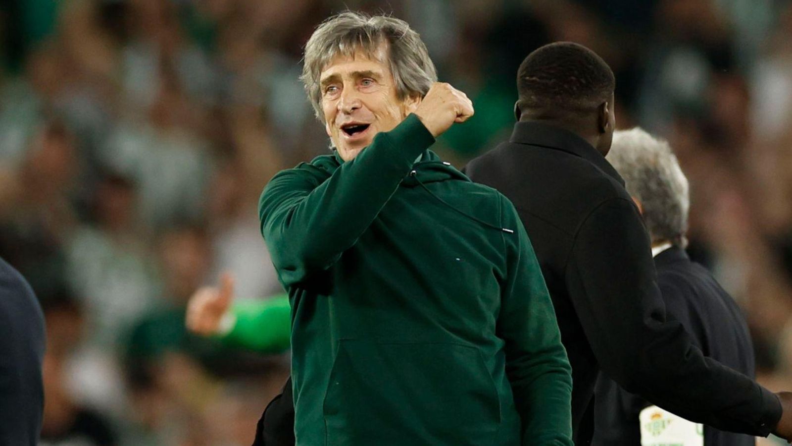 Manuel Pellegrini celebra la victoria en el derbi.