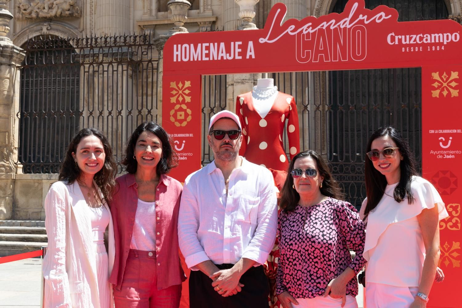 Imágenes del homenaje, a los pies de la Catedral de Leandro Cano.