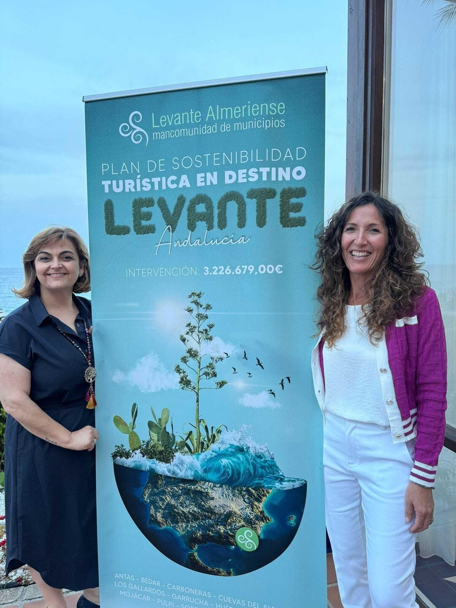 La concejala de Turismo, María Gracia Alarcón, representó al municipio en este acto