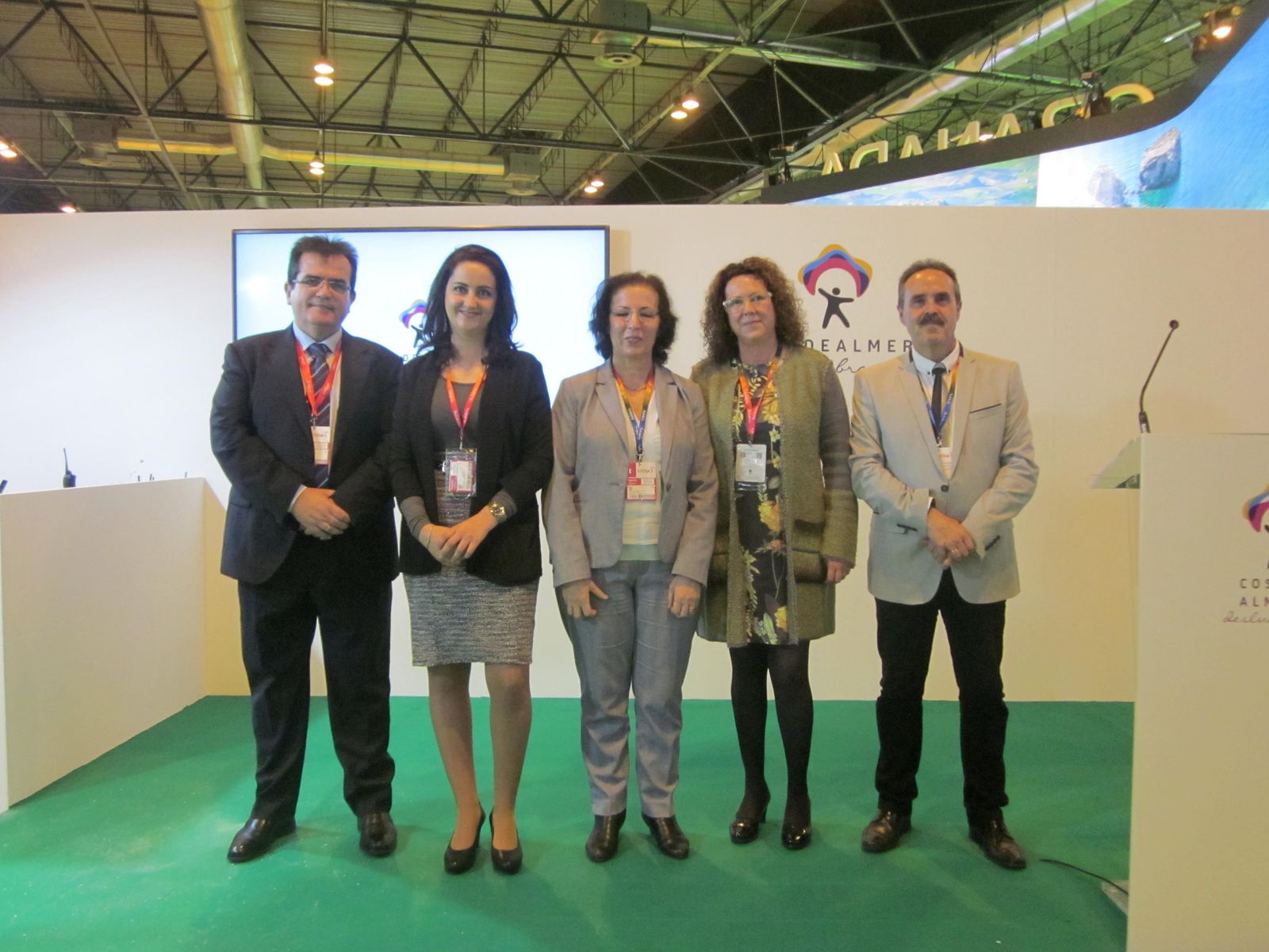 Antonio Jesús Rodríguez, Gracia Fernández y Alfredo Valdivia apoyan a la alcaldesa María López y su edil de Turismo.