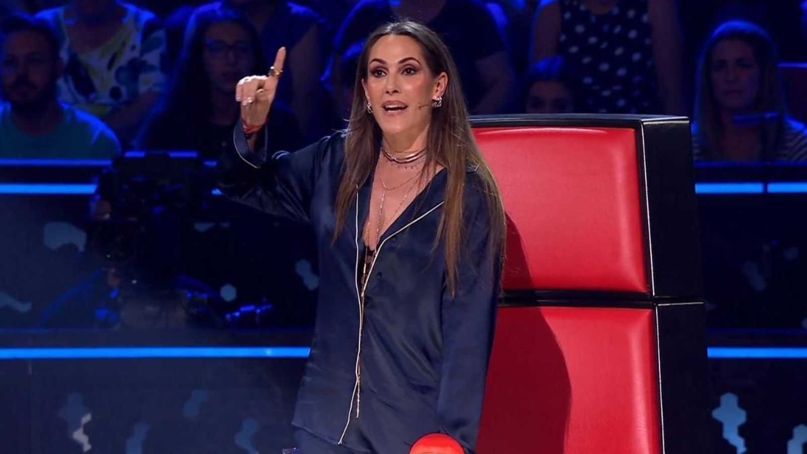 Malú ha contado en 'La Voz' cómo eran los veranos de su infancia en Algeciras.