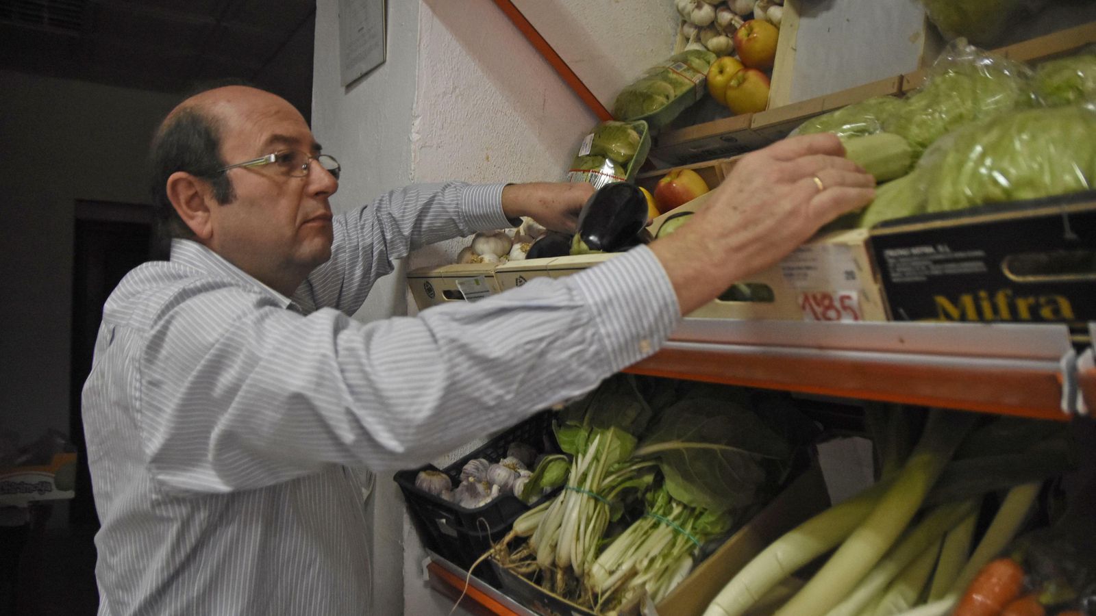 Rafael Giner, en su tienda.