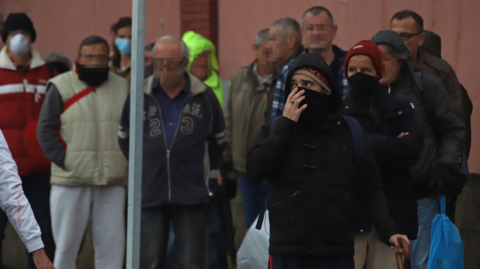 Fotos del operativo extraordinario de reparto de alimentos en el Comedor del Carmen