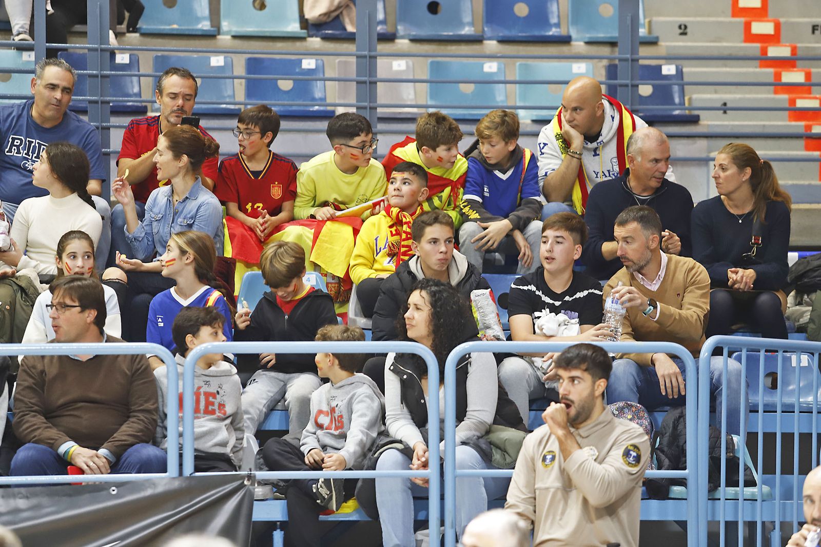 Ambiente en las gradas en el partido de la selección Española femenina de baloncesto contra Islnadia