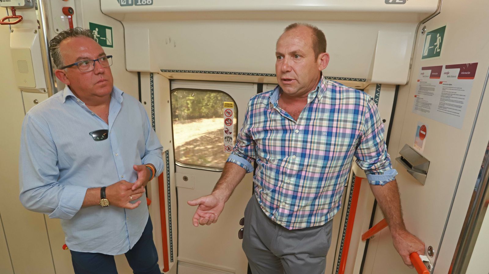 Las mejores fotos del viaje reivindicativo de los alcaldes a Ronda en tren