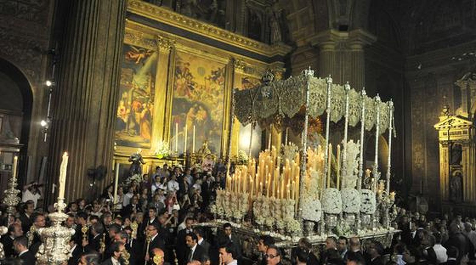 Las imágenes de la procesión extraordinaria de la Esperanza Macarena

Foto: Juan Carlos Vazquez