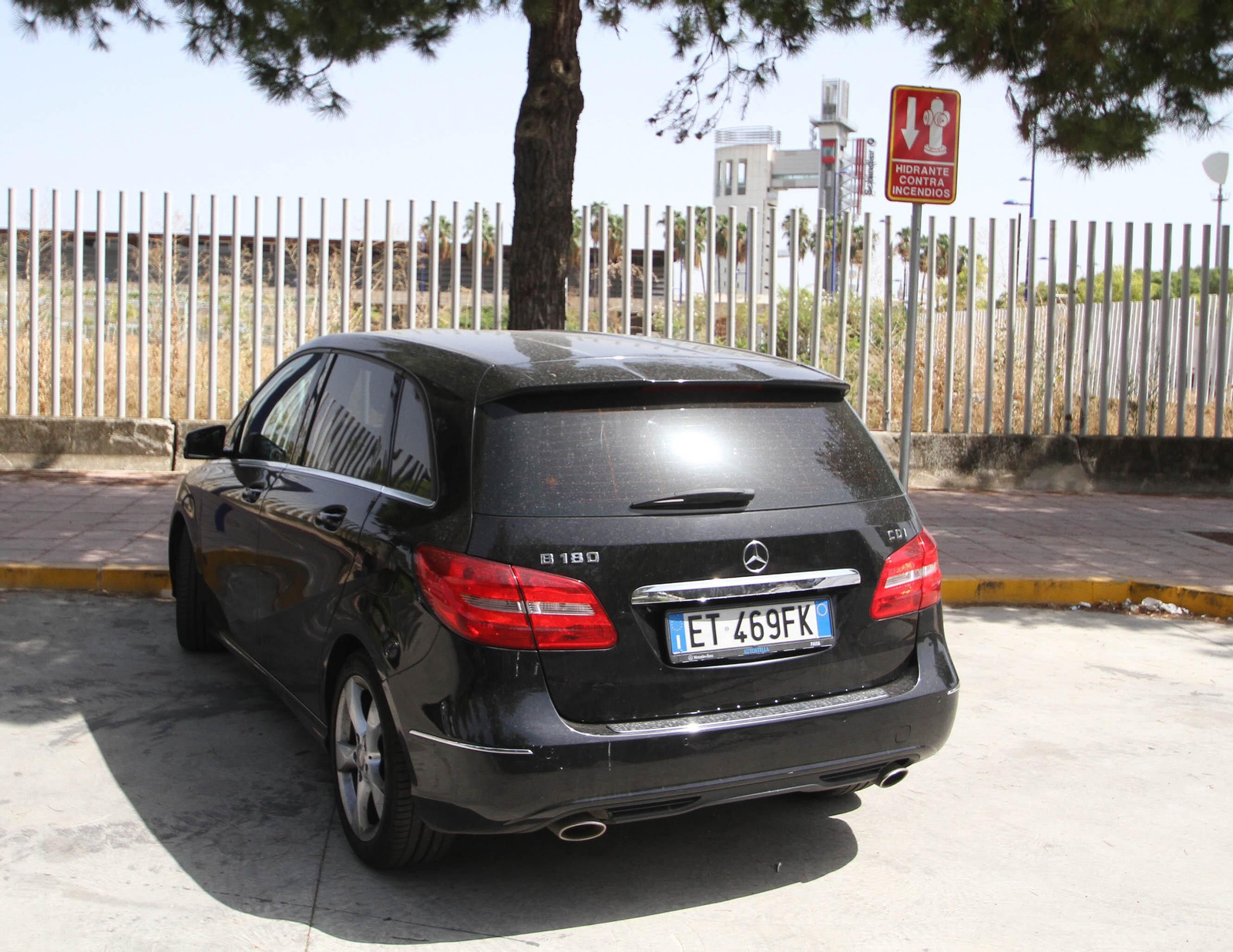 La DGT recuerda cuándo y cómo debemos utilizar la marcha atrás