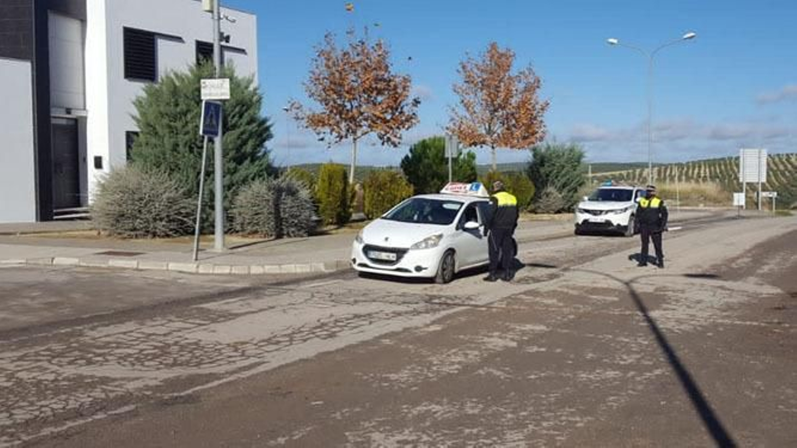 Control policial en Benamejí.
