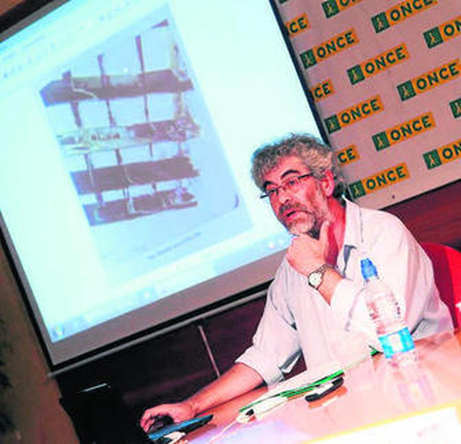 Un momento de la charla de José Antonio González, ayer.