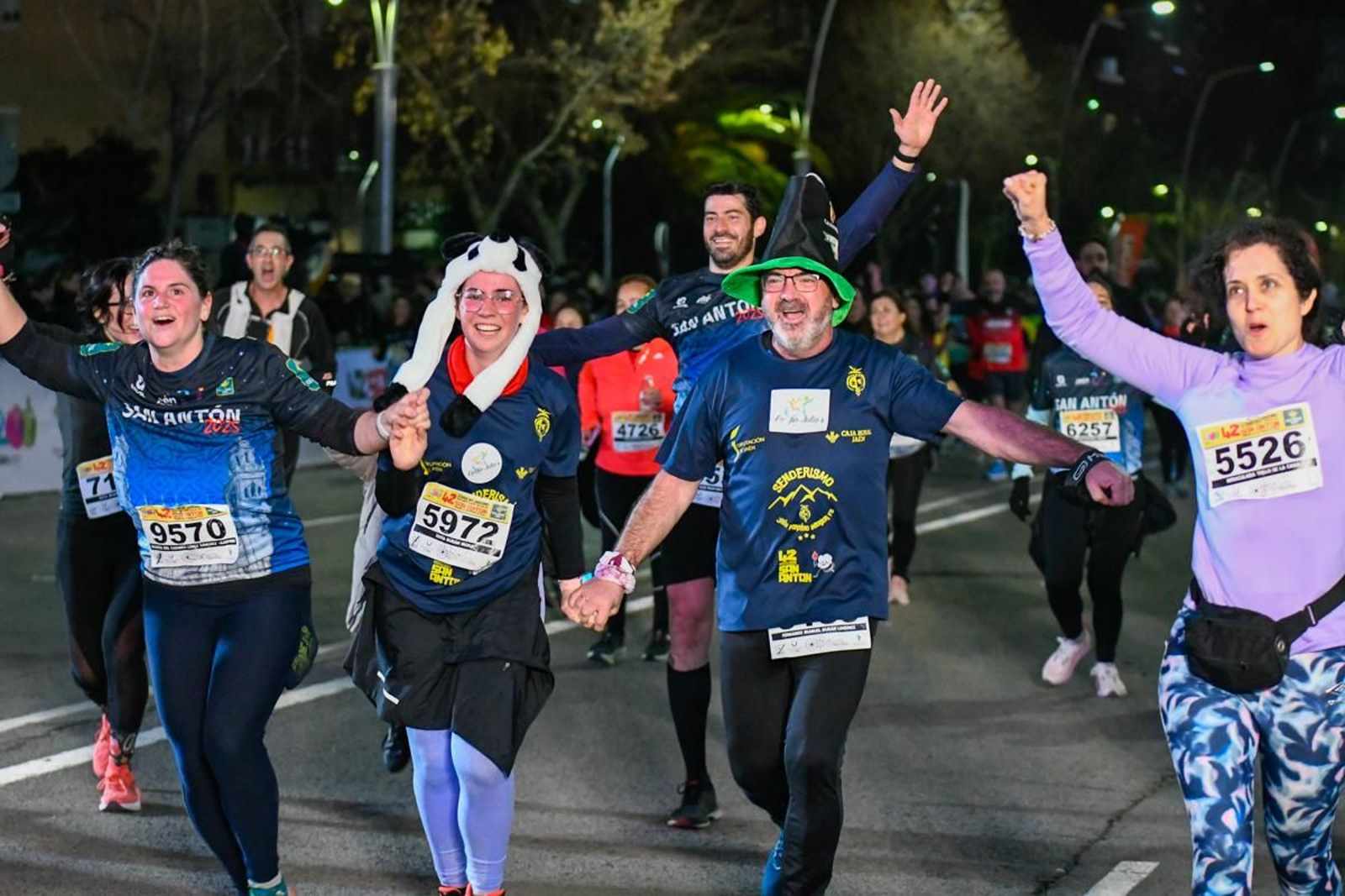 En imágenes: búscate en tu llegada a meta de la Carrera de San Antón 2025 (12)