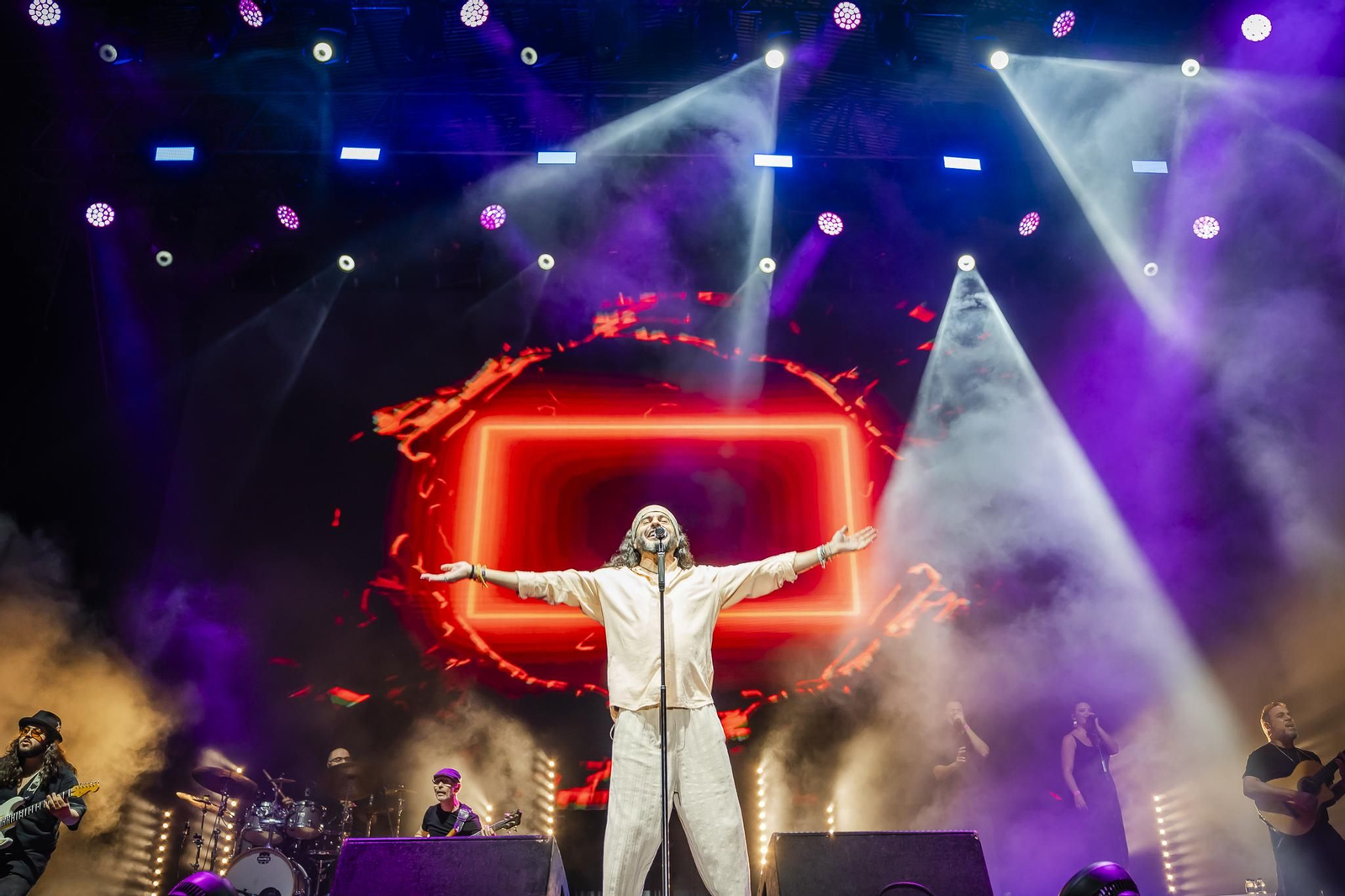 El Arrebato durante el concierto ofrecido el jueves en Playa Serena II en Roquetas de Mar.