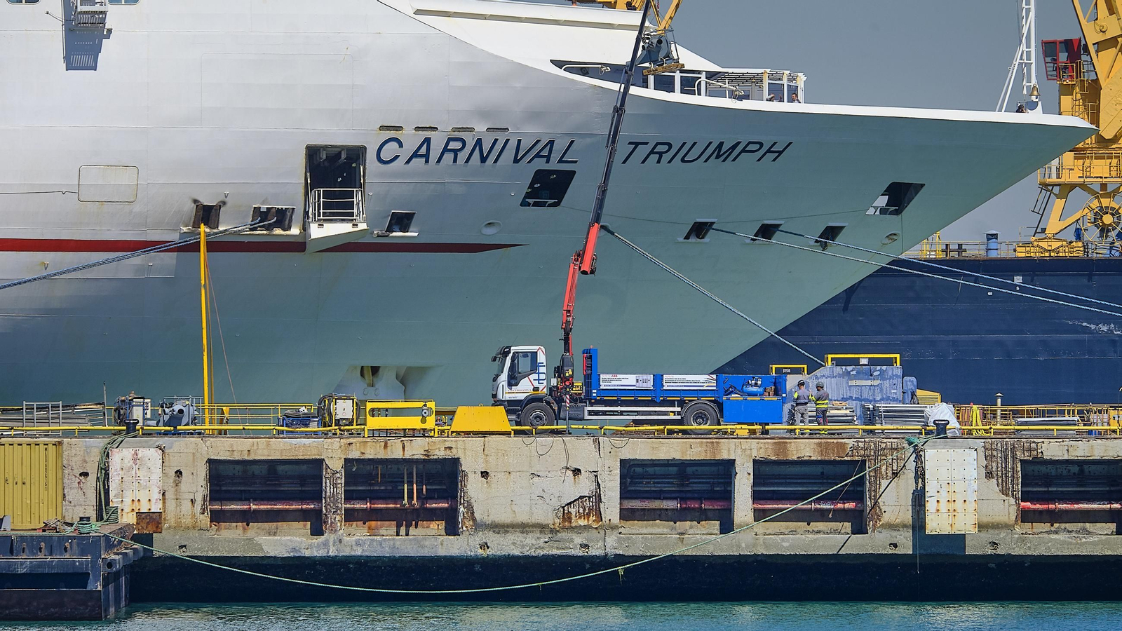 Imagen de archivo del Carnival Triumph, en el astillero de reparaciones de la Bahía de Cádiz