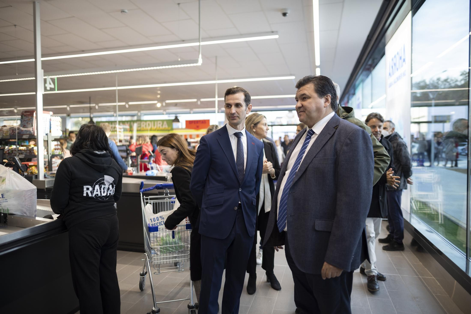 Imágenes de la inauguración del nuevo ALDI en la avenida de Andalucía