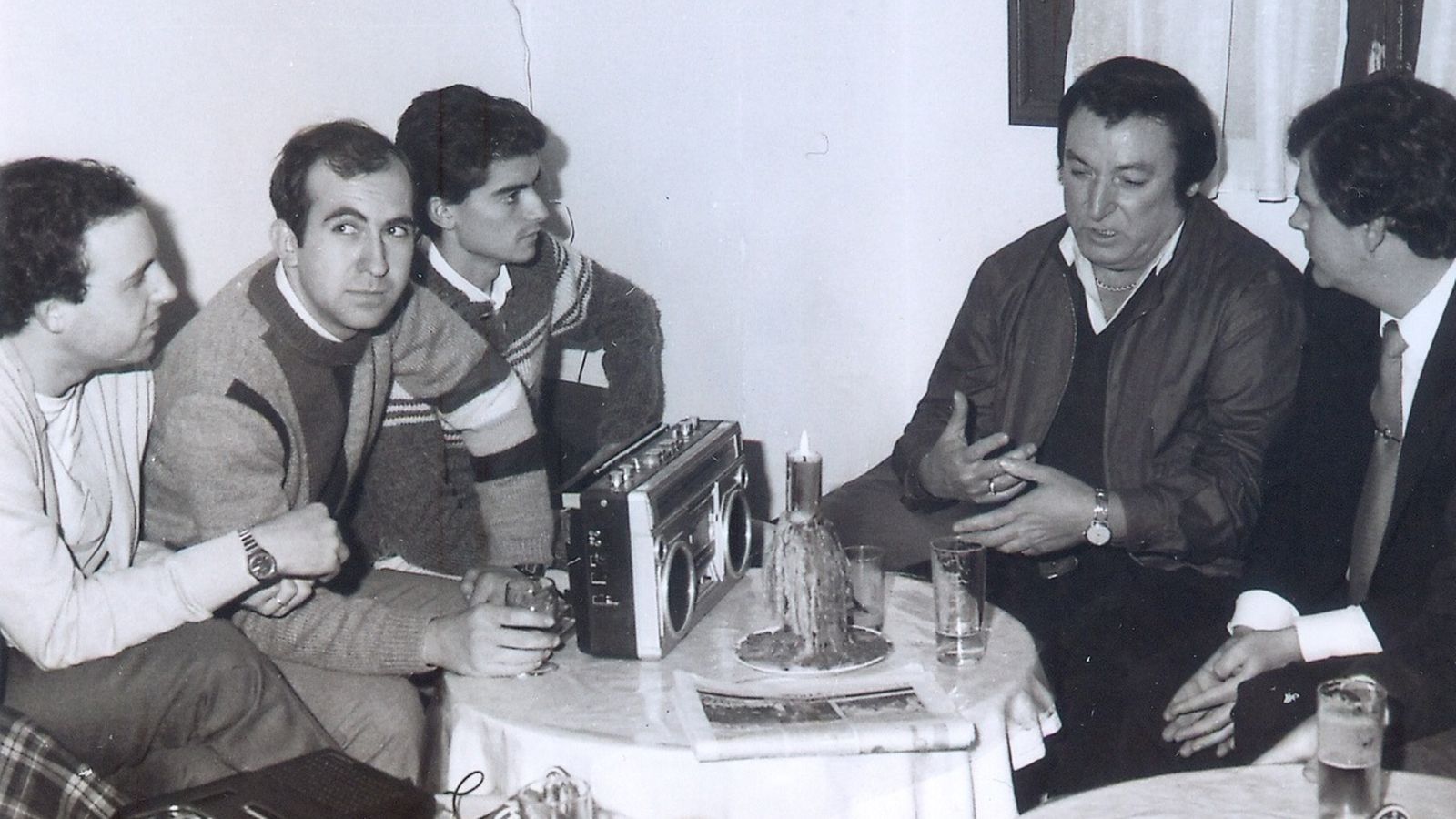 Antonio Errazquin, Rafael Nuevo, Ramón Cañizares, Paco Gandía y Paco Jiménez. Tertulia El Homenaje. Diciembre de 1985.