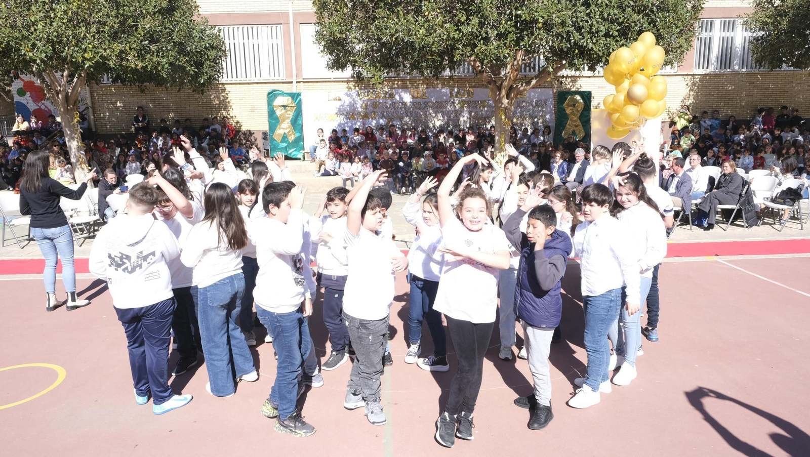 Día Internacional Contra el Cáncer Infantil en el CEIP 28 de Febrero, en imágenes