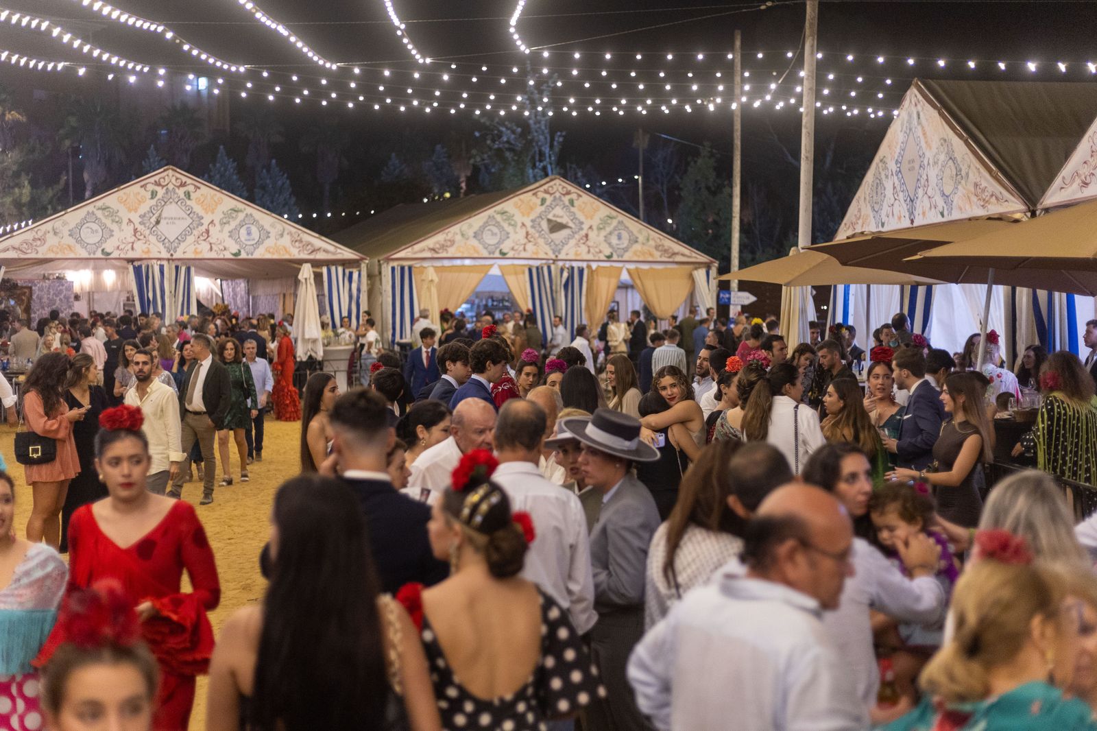 Feria del Caballo 2023: Imágenes del ambiente en la noche del sábado