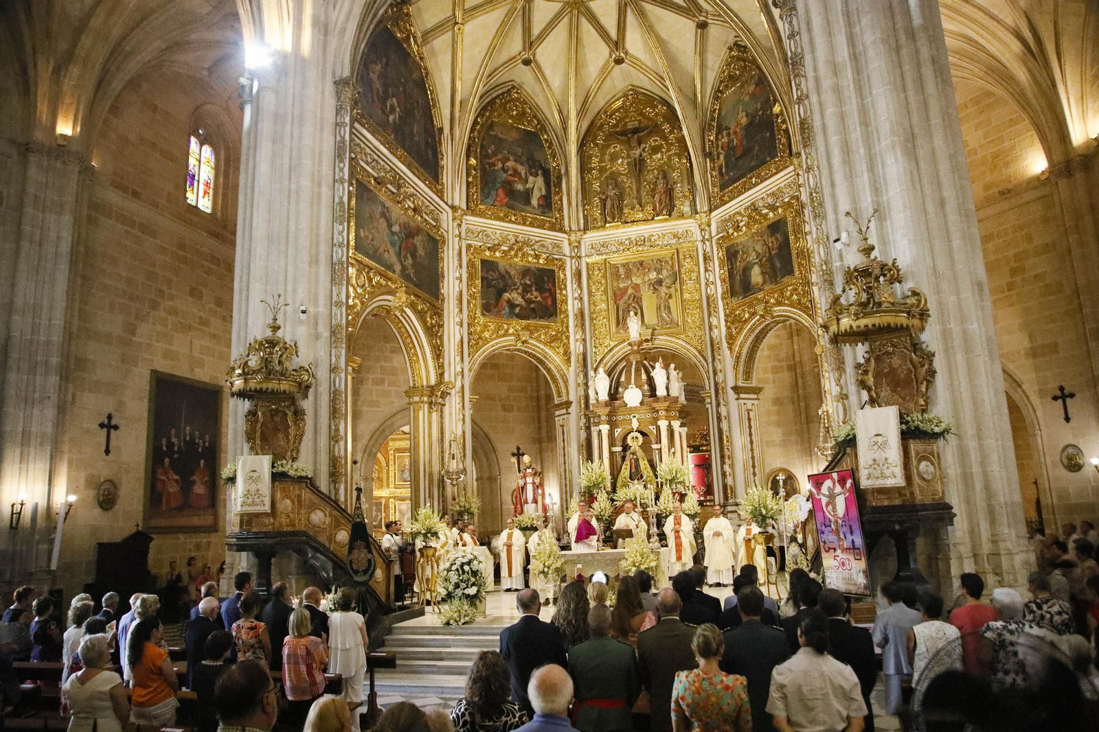 Las imágenes de la santa misa estacional presidida por el obispo de Almería, con la interpretación de Anacrusa