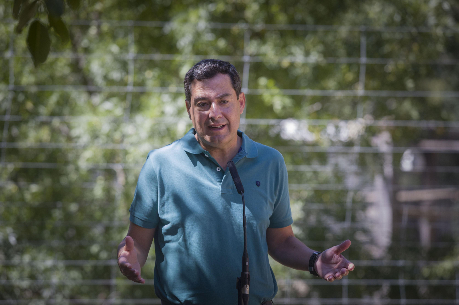 El presidente de la Junta de Andalucía, Juanma Moreno, durante su intervención de ayer en el Parque Natural de Cazorla (Jaén).